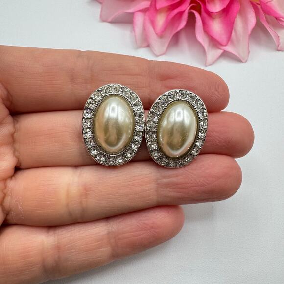 Vintage KJL Kenneth Jay Lane Faux Pearl Cabochon Crystal Rhinestone Earrings - Picture 4 of 15